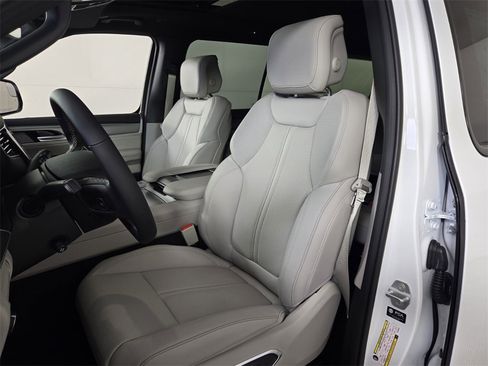 New 2025 Jeep Wagoneer L Series II image 7