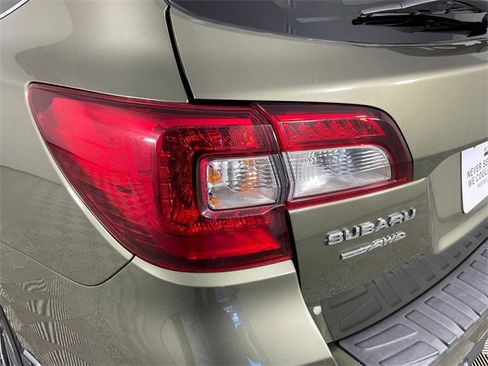 Used 2017 Subaru Outback 2.5i Limited image 19