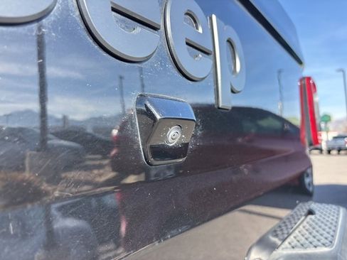 Used 2022 Jeep Gladiator Overland image 6