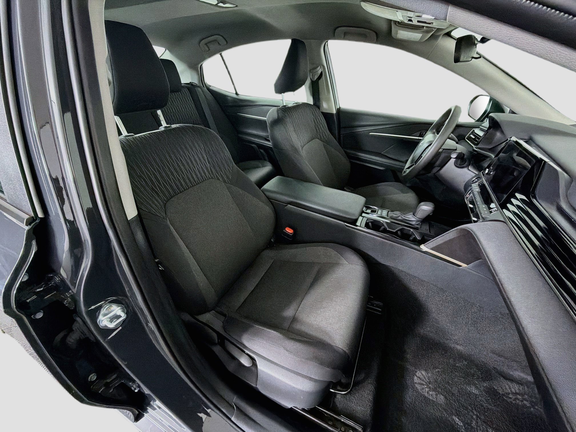 Used 2025 Toyota Camry LE FWD image 31