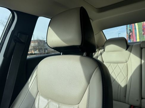 Used 2016 Chrysler 300 C Platinum image 8