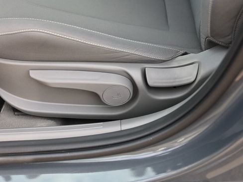 Certified 2025 Hyundai Elantra SEL FWD image 15