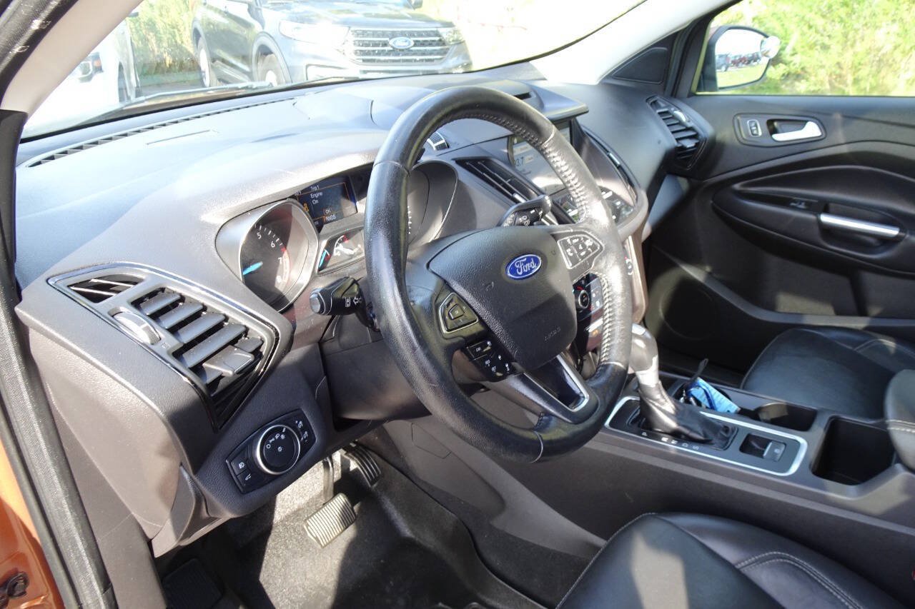 Used 2017 Ford Escape Titanium w/ Equipment Group 301A AWD/4WD image 18