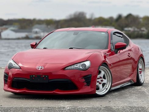 Used 2018 Toyota 86 RWD image 1