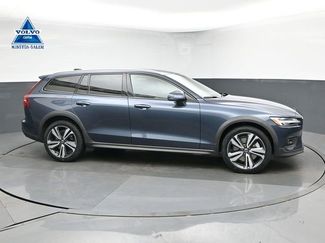 Used 2025 Volvo V60 B5 Cross Country Plus AWD/4WD video 1