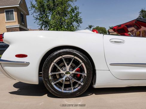 Used 2004 Chevrolet Corvette Convertible w/ Preferred Equipment Group RWD image 10