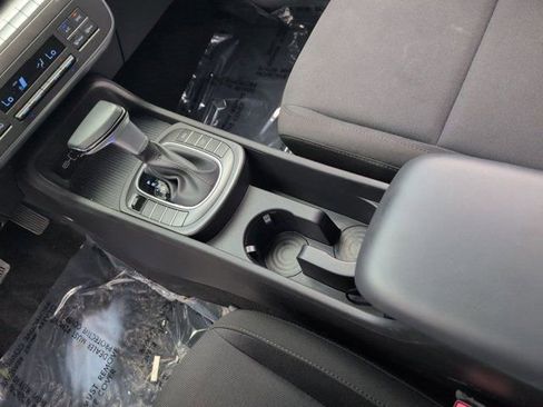 Used 2025 Hyundai Kona SEL FWD image 23