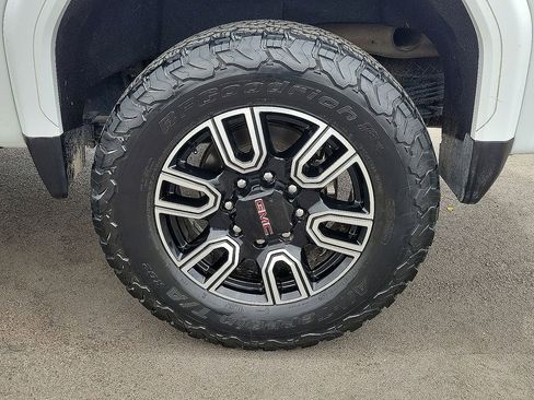 Used 2023 GMC Sierra 2500 AT4 w/ AT4 Preferred Package AWD/4WD image 10