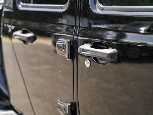 Used 2020 Jeep Gladiator Overland w/ Cold Weather Group image 17