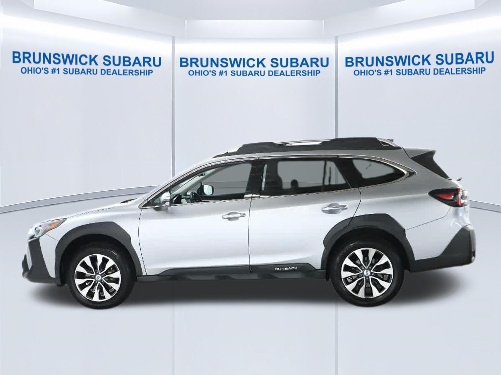 Certified 2025 Subaru Outback Touring w/ Tech Package 3 AWD/4WD image 38
