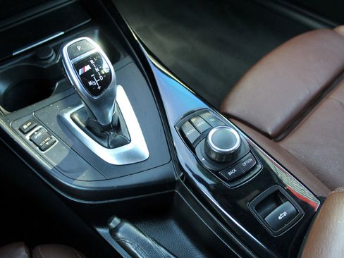 Used 2016 BMW 228i Convertible image 12