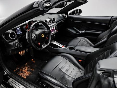 Used 2016 Ferrari California T image 46