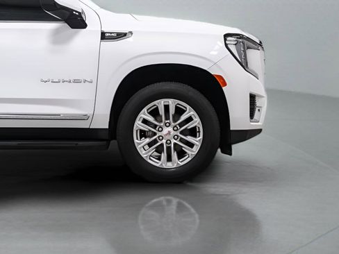 Used 2024 GMC Yukon SLT AWD/4WD image 7