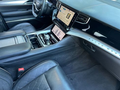 Used 2023 Jeep Grand Wagoneer L Series III w/ Rear Seat Video Group 1 AWD/4WD image 17
