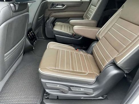 Used 2025 GMC Yukon XL Denali Ultimate image 12