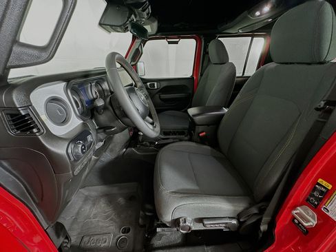 Used 2024 Jeep Gladiator Sport AWD/4WD image 13