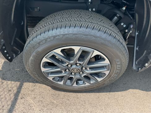 Used 2025 Toyota Tundra Limited AWD/4WD image 5