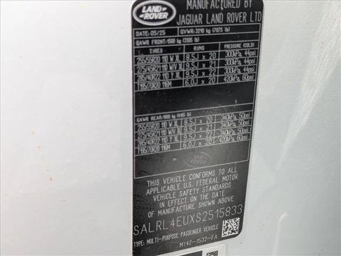 Used 2025 Land Rover Discovery Dynamic SE AWD/4WD image 16