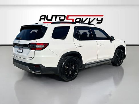 Used 2024 Honda Pilot Touring image 7