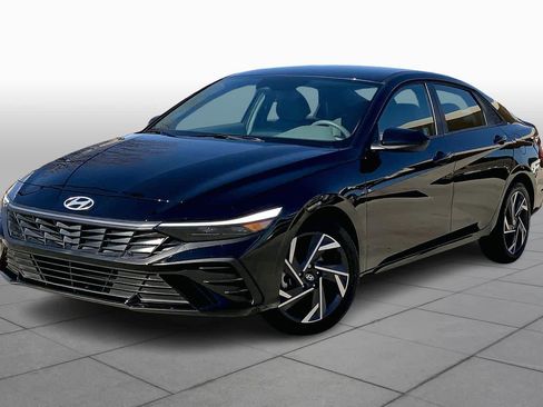 Used 2025 Hyundai Elantra Sport image 1