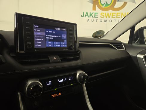 Used 2022 Toyota RAV4 LE AWD/4WD image 22