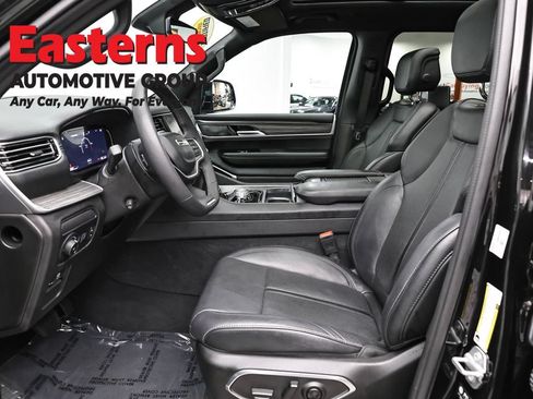 Used 2024 Jeep Wagoneer Series III w/ Premium Group I AWD/4WD image 14