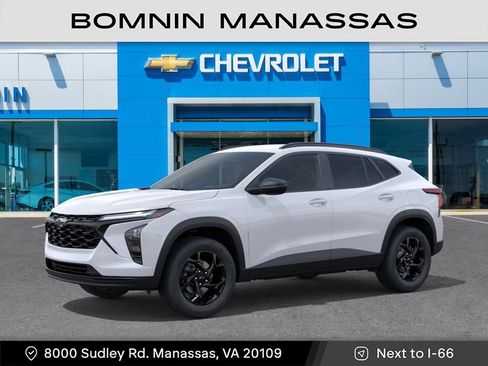 New 2026 Chevrolet Trax LT w/ Midnight Edition FWD image 3