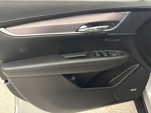 Used 2017 Cadillac XT5 Luxury image 36