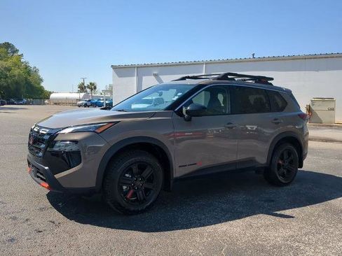 Certified 2025 Nissan Rogue SV image 8