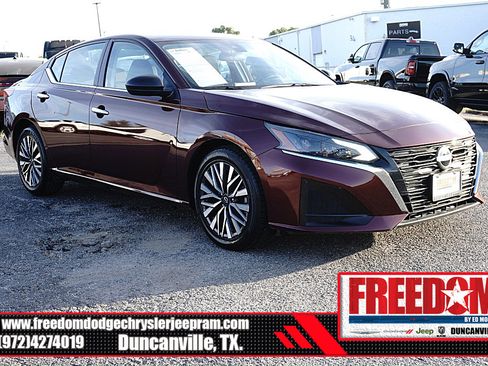 Used 2025 Nissan Altima 2.5 SV FWD image 7