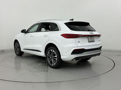 Certified 2025 Audi Q5 Premium w/ Convenience Package AWD/4WD image 3