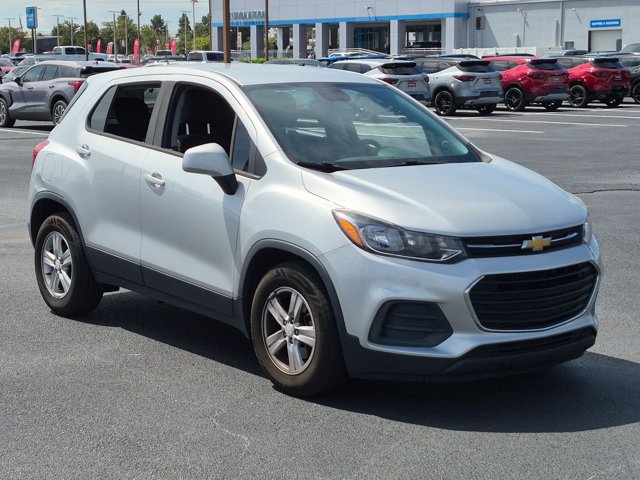 Used 2022 Chevrolet Trax LS w/ Tint and Cruise Package FWD image 3