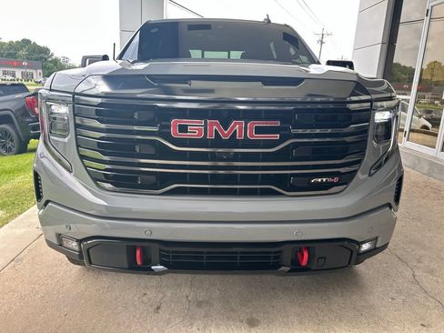 Used 2024 GMC Sierra 1500 AT4 w/ Technology Package AWD/4WD image 3