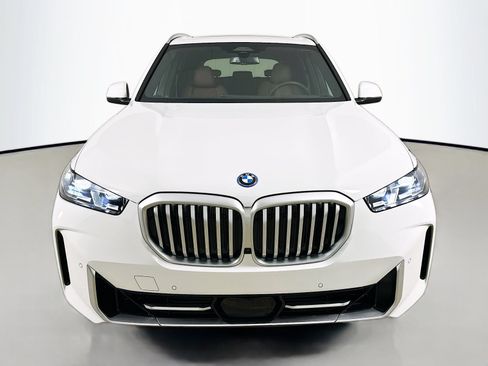 New 2026 BMW X5 xDrive50e w/ Premium Package AWD/4WD image 2