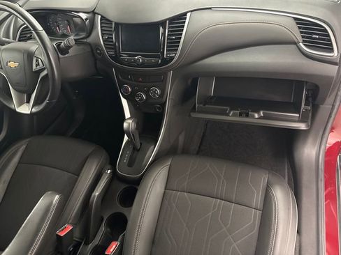 Used 2022 Chevrolet Trax LT w/ LT Convenience Package image 22