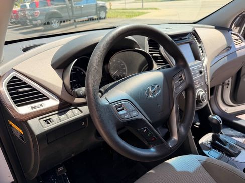 Used 2017 Hyundai Santa Fe SE AWD/4WD image 7
