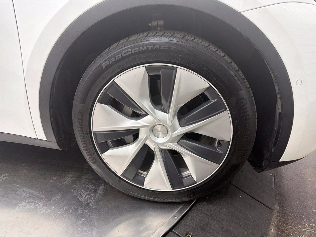 Used 2022 Tesla Model Y Long Range AWD/4WD image 9