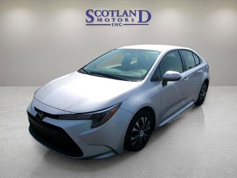 Used 2024 Toyota Corolla LE image 2