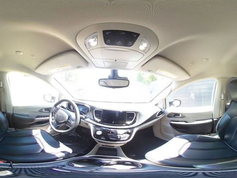 Used 2023 Chrysler Pacifica Touring-L FWD image 40