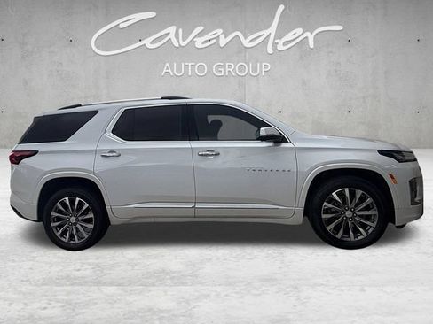 Used 2023 Chevrolet Traverse Premier FWD image 17