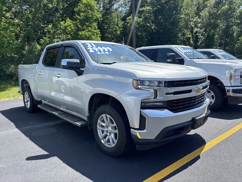 Used 2021 Chevrolet Silverado 1500 LT AWD/4WD image 3