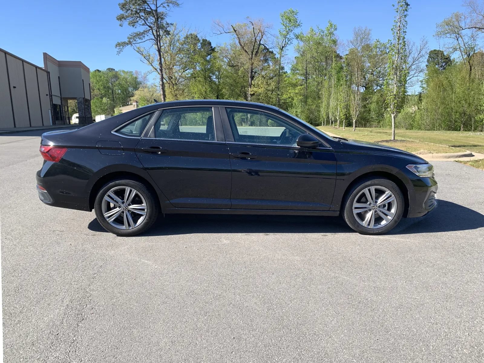 Used 2024 Volkswagen Jetta SE FWD image 8