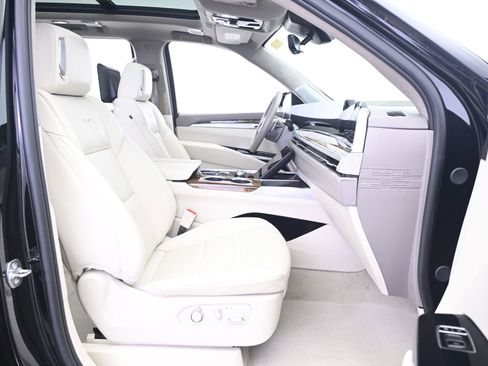 Used 2025 Cadillac Escalade Sport Platinum AWD/4WD image 25