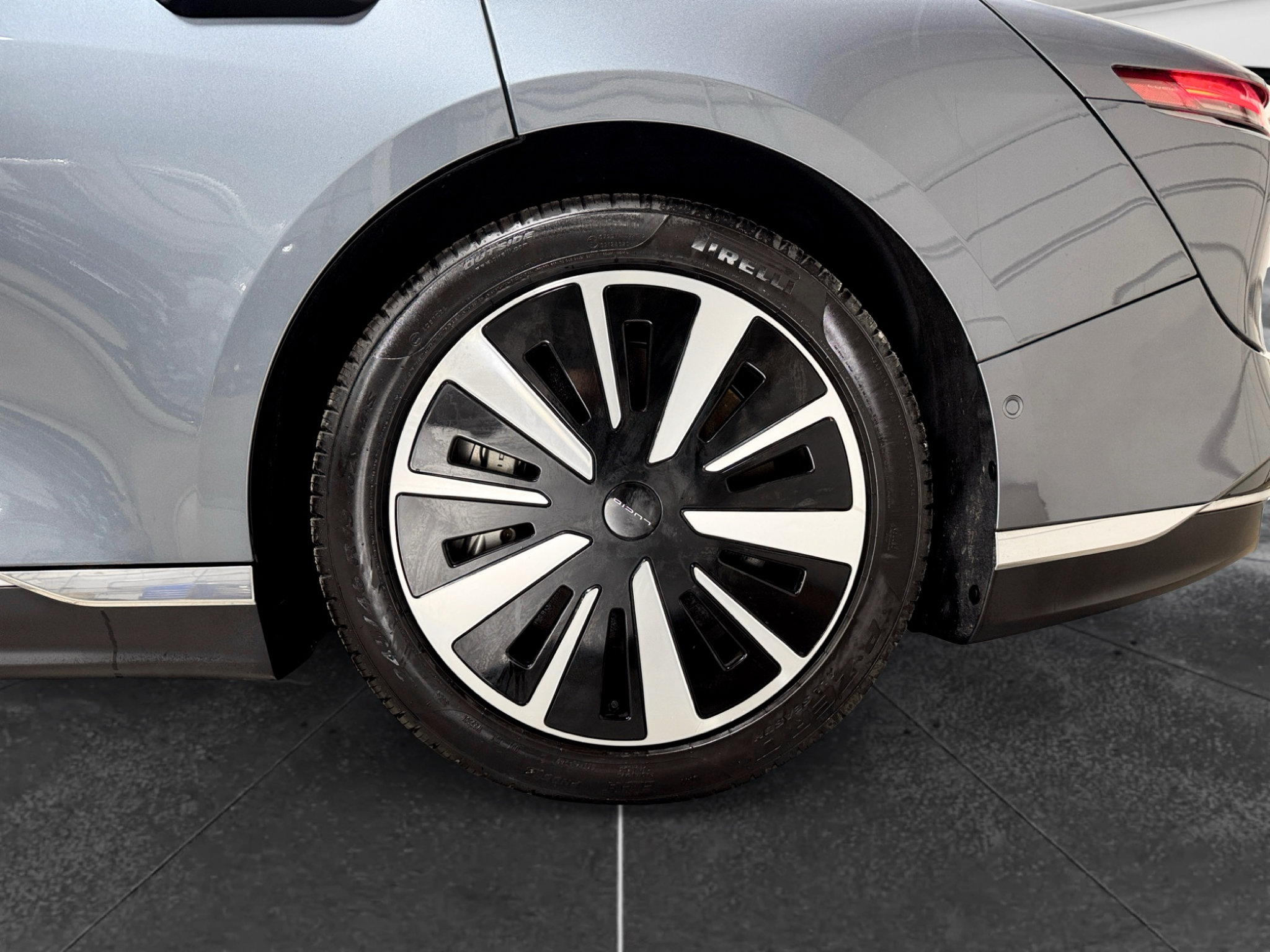 Used 2025 Lucid Air Touring AWD/4WD image 32