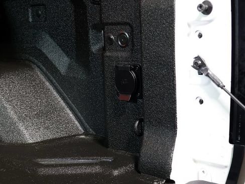 Used 2025 GMC Hummer EV 2X w/ LPO, Illumination Package AWD/4WD image 11