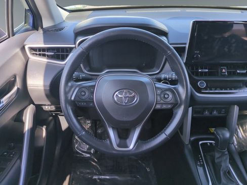 Used 2023 Toyota Corolla Cross XLE image 12