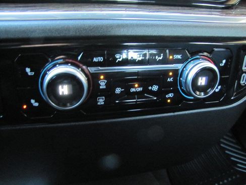 Used 2024 GMC Sierra 2500 SLE w/ SLE Convenience Package image 43