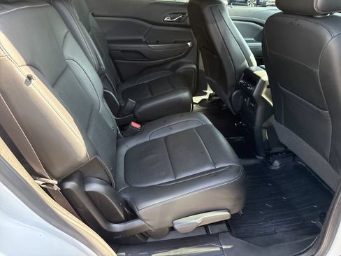 Used 2023 GMC Acadia SLT w/ Elevation Edition FWD image 15