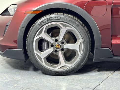 Certified 2022 Porsche Taycan 4 Cross Turismo image 33