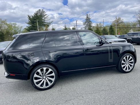 Used 2023 Land Rover Range Rover Long Wheelbase Autobiography image 7